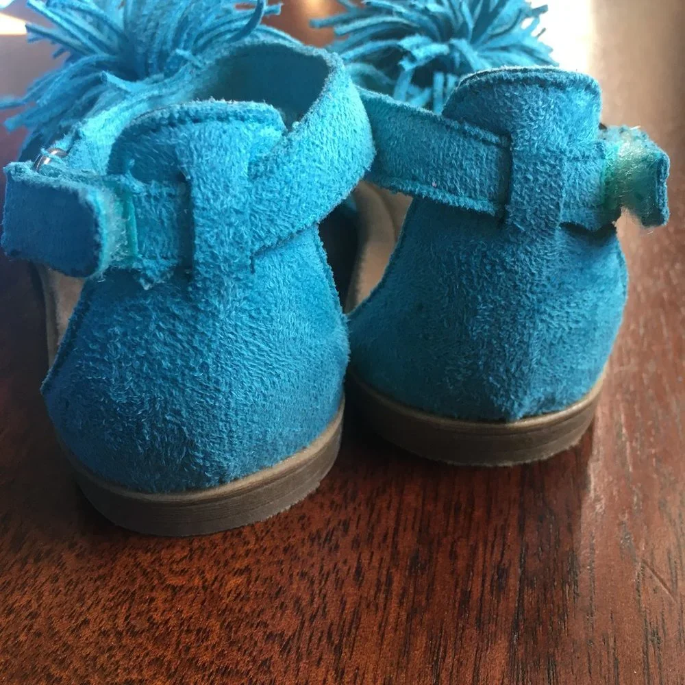 Minnetonka pompom fringe sandals 10